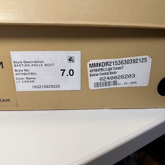 Michael Kors Leather Bastian Ankle Boot Lt Cream Sz 7 New with box - Picture 11 of 12